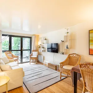 https://guestready-exuberant-studio-in-les-marais.fr-paris.fr